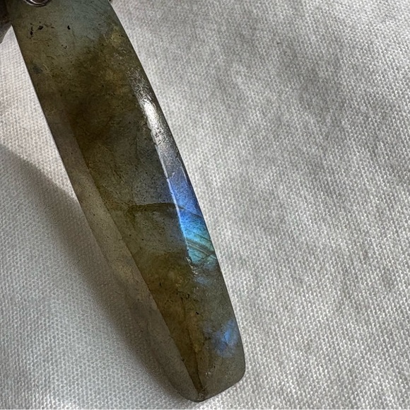 Iridescent Labradorite Silver Floral Pendant Ethereal Fairy Minimalist Mystical - Picture 13 of 14